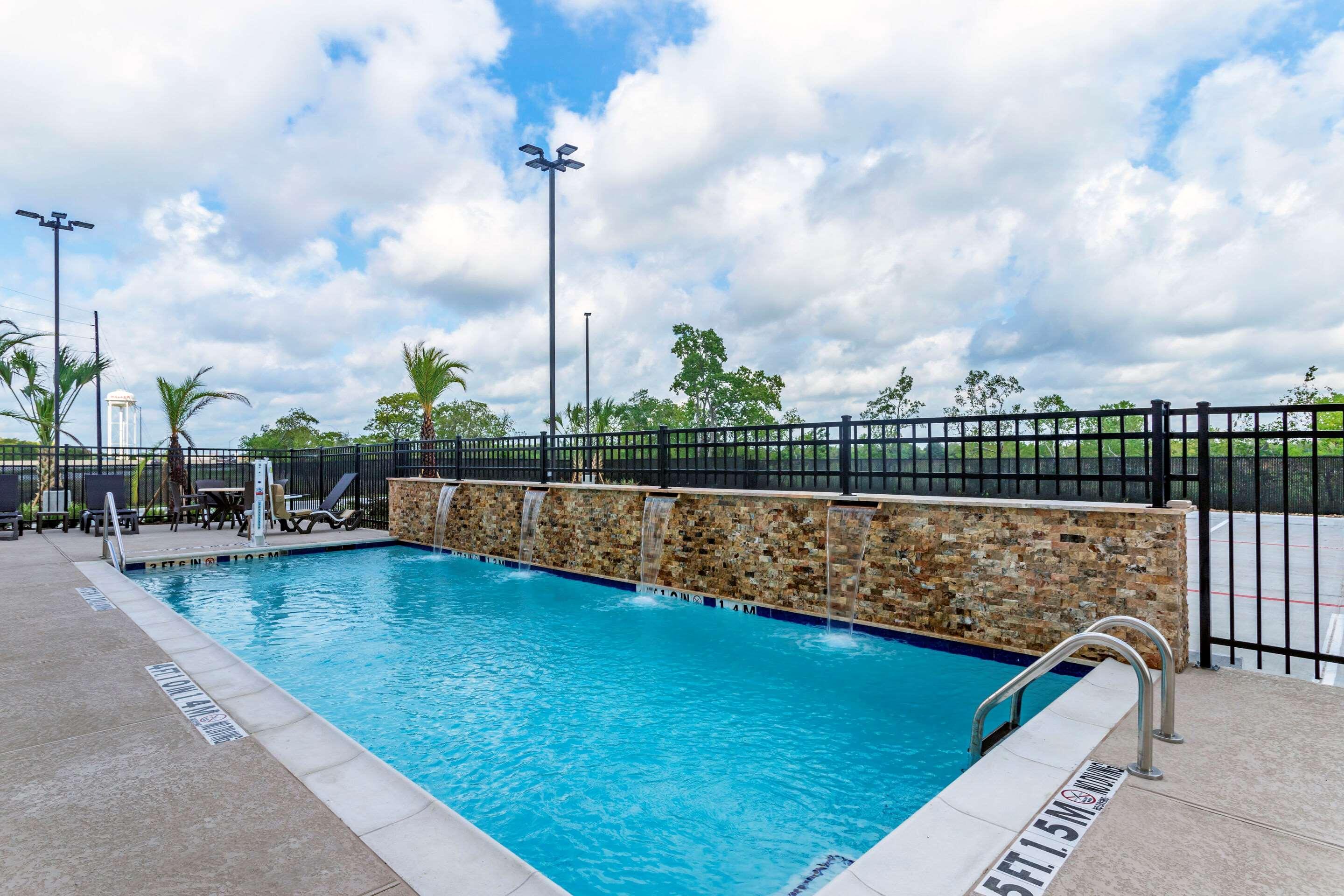 Comfort Inn & Suites Waller Exterior photo